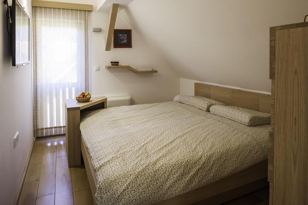 Guest House Kalska Domacija Semic Quarto foto